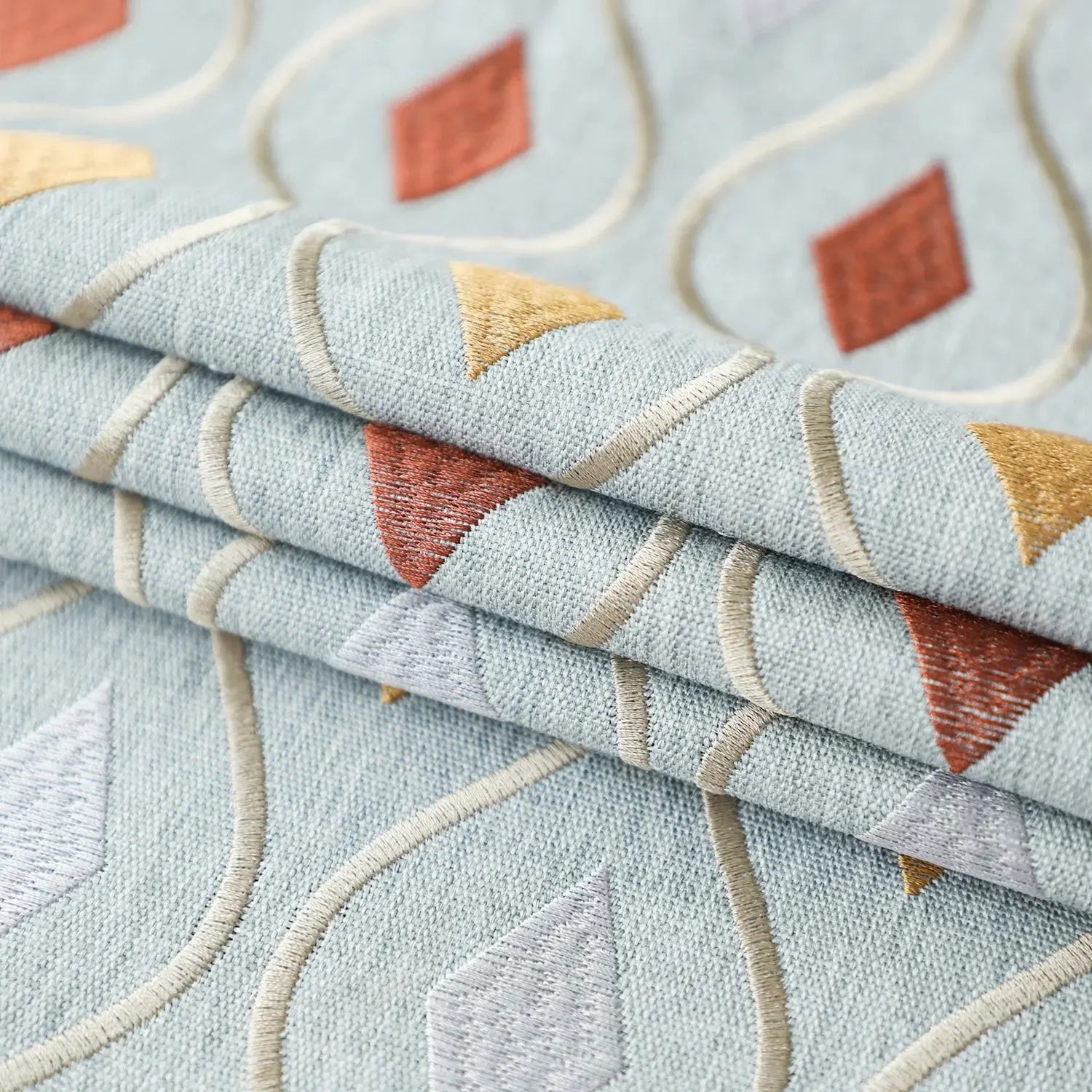 Toalha de Mesa Com Corredor Floral Bordado