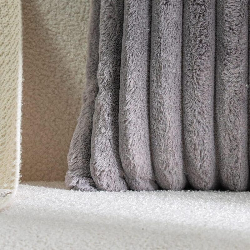 Capa de Almofada Listrada Decorativa de Luxo Moderna - imita Pele de Coelho