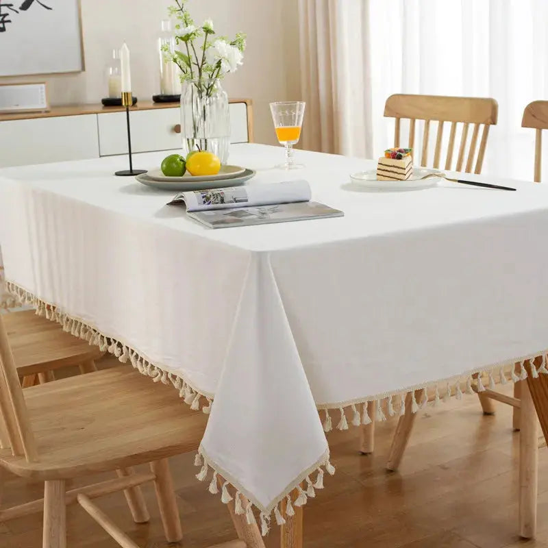 Toalha de Mesa Retangular de Algodão Branco com Borlas Decorativas