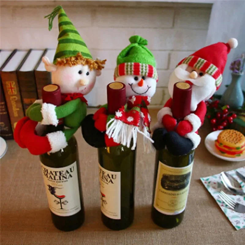 Capa para Garrafa de Vinho Natalina com Papai Noel e Boneco de Neve Kasamô