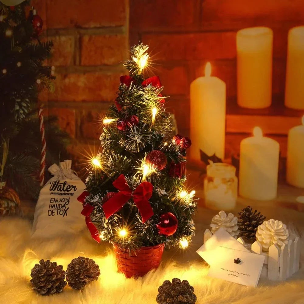 Mini árvore de Natal Led com Enfeites e Agulhas de Pinheiro Kasamô