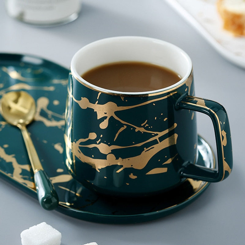 Conjunto em Cerâmica de Prato e Caneca